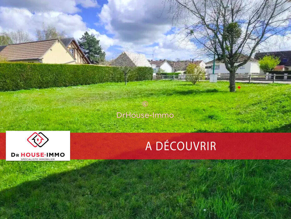 Terrain à SAINT-SEBASTIEN-DE-MORSENT