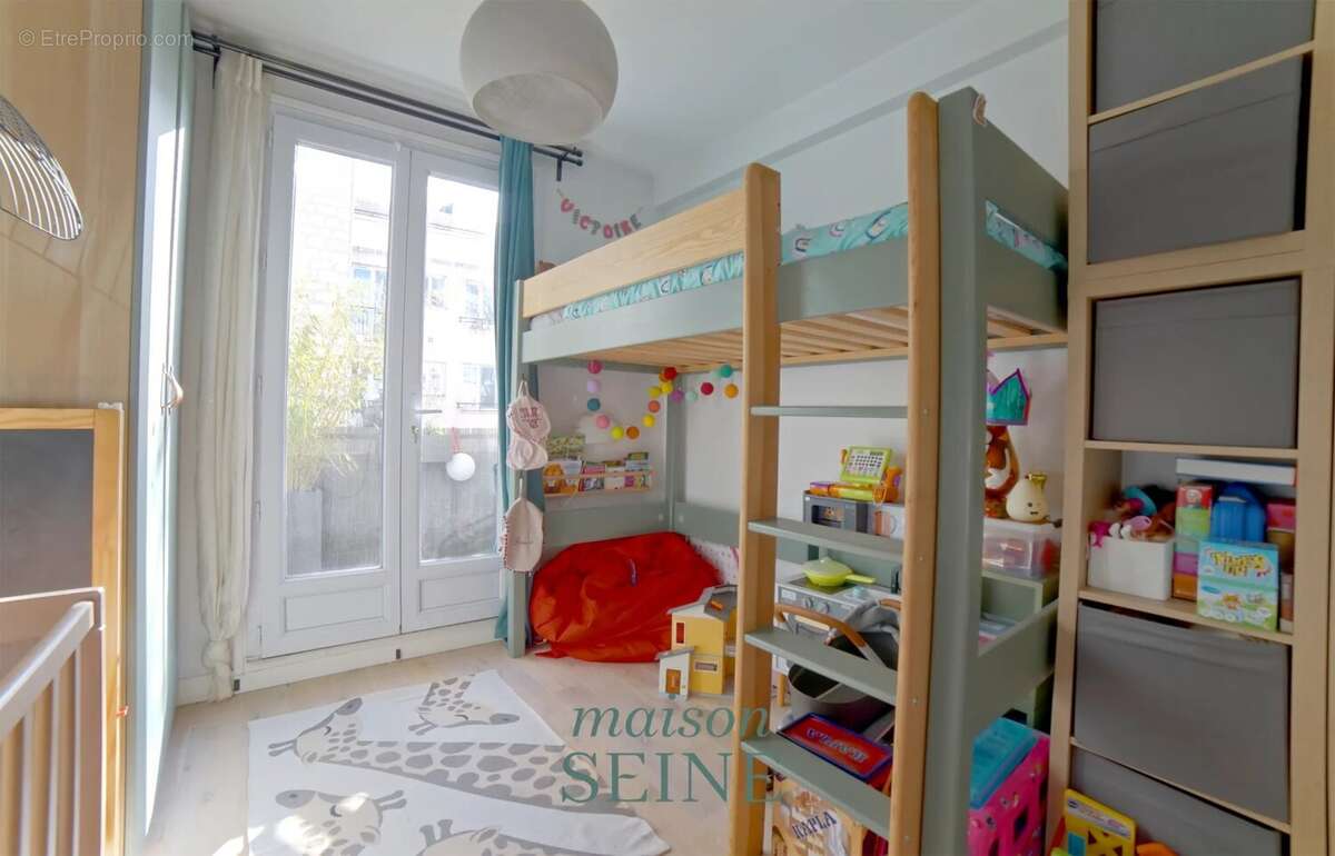 Appartement à NEUILLY-SUR-SEINE