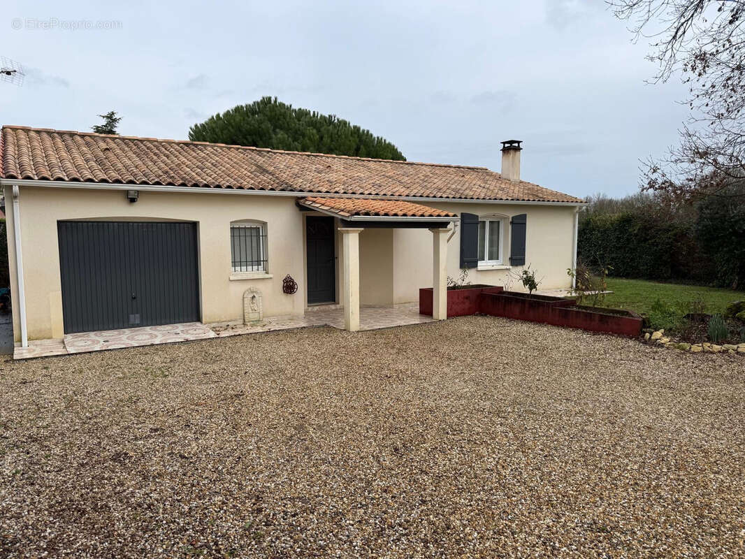 Maison à AVY