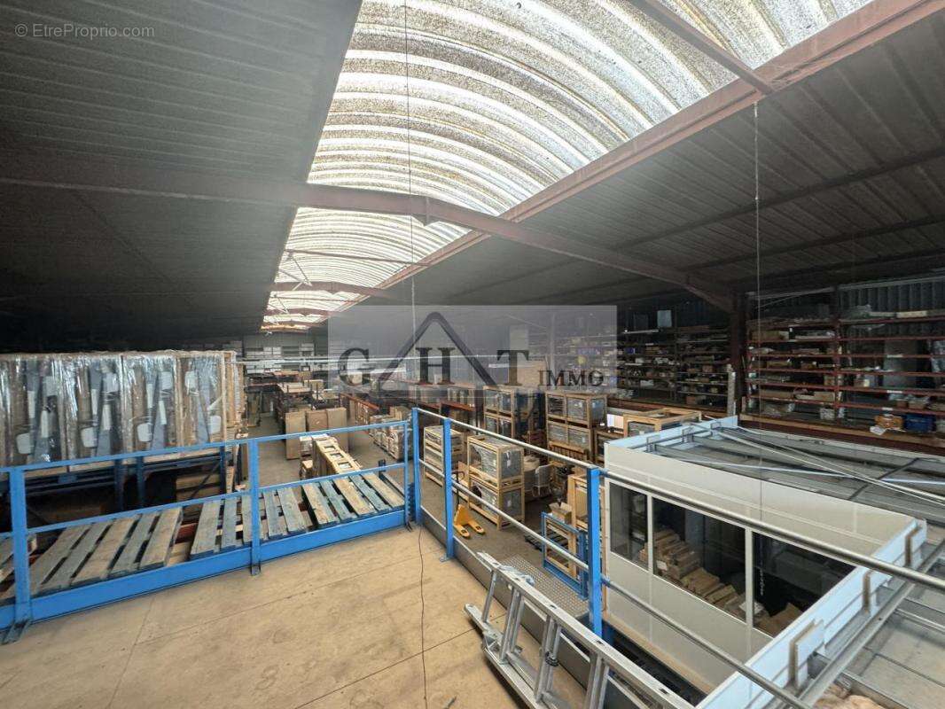 Batiment independant 3300m2 a vendre champigny sur marne - photo 2