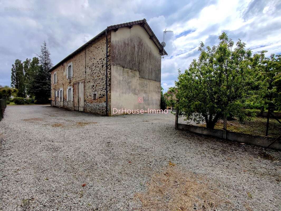 Appartement à BUSSIERE-POITEVINE