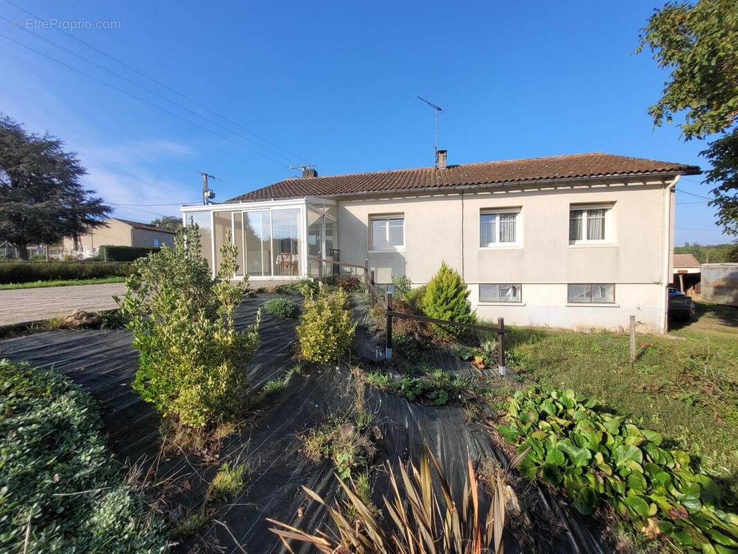 Photo 1 - Maison à VOUILLE