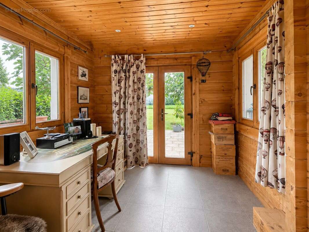 Bright wooden home office with garden access in Rabastens-de-Bigorre  - Maison à RABASTENS-DE-BIGORRE