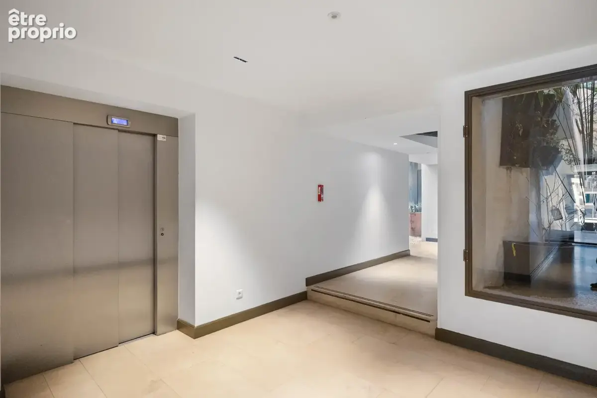 Superbe pied à terre avec terrasse à Paris 2ème ! - photo 8