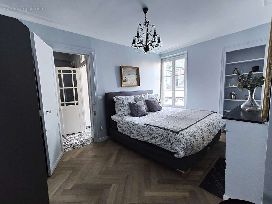 Appartement à PARIS-7E