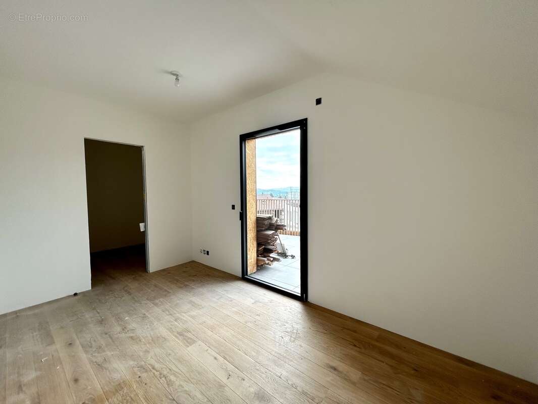 À vendre – Appartement T4 attique de 106,30 m² au dernier étage à Reignier-Ésery (74) - photo 3