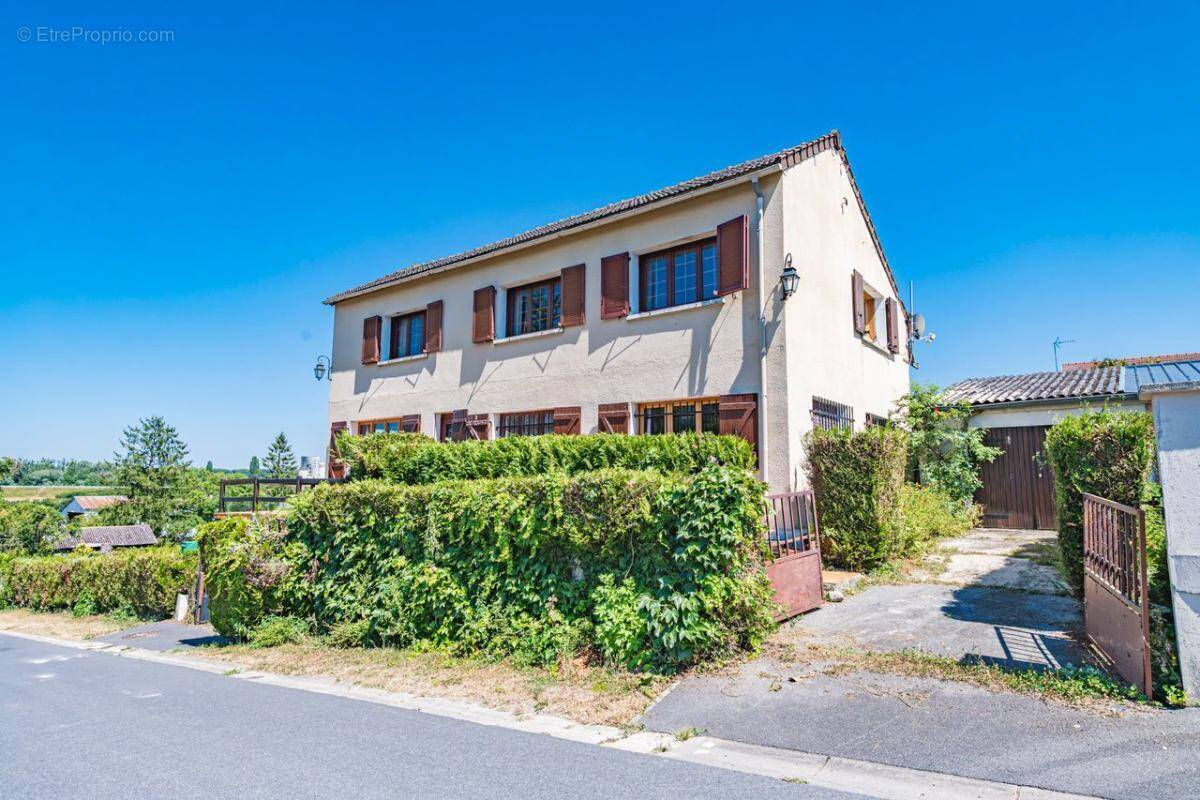Maison à ACY-ROMANCE