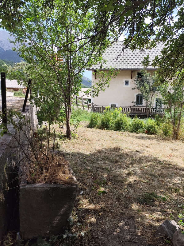 Appartement T4/5 avec jardin de 370 m2   Fort potentiel - photo 2
