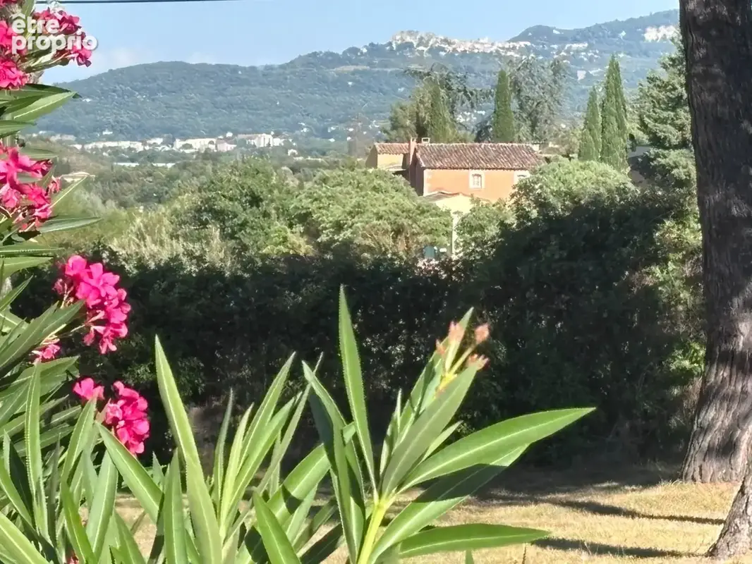 Luberon. A vendre Propriété exceptionnelle à vendre aux portes du magnifique village de Roussillon - photo 3