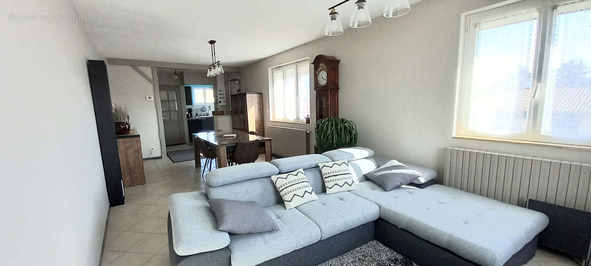 Maison à SAINT-ROMAIN-DE-JALIONAS