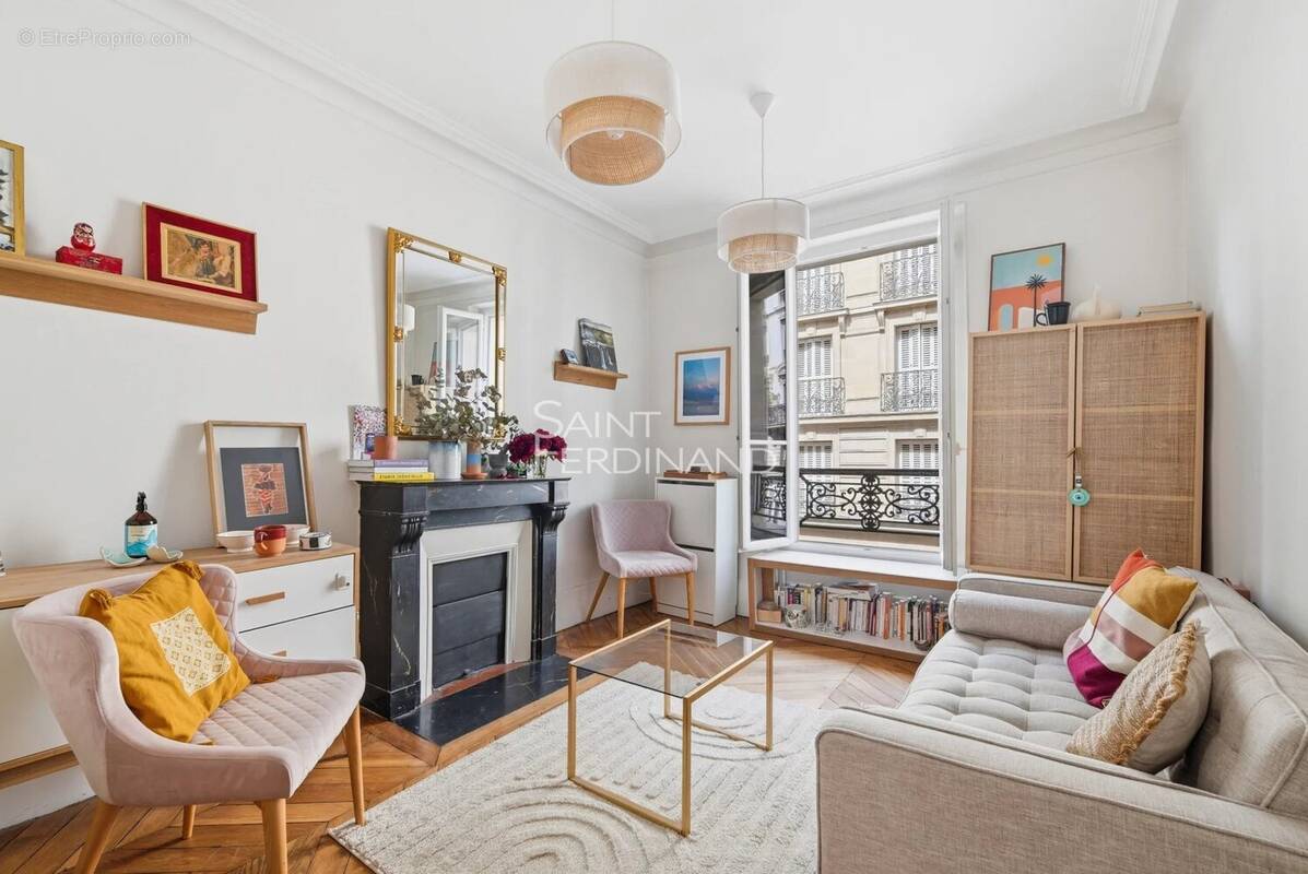 Appartement à PARIS-17E