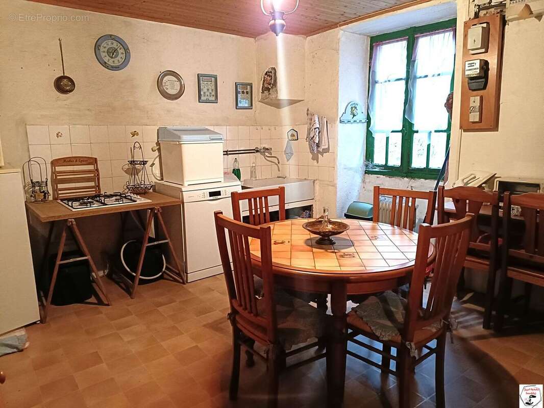Maison à COLOMBIER-LE-JEUNE
