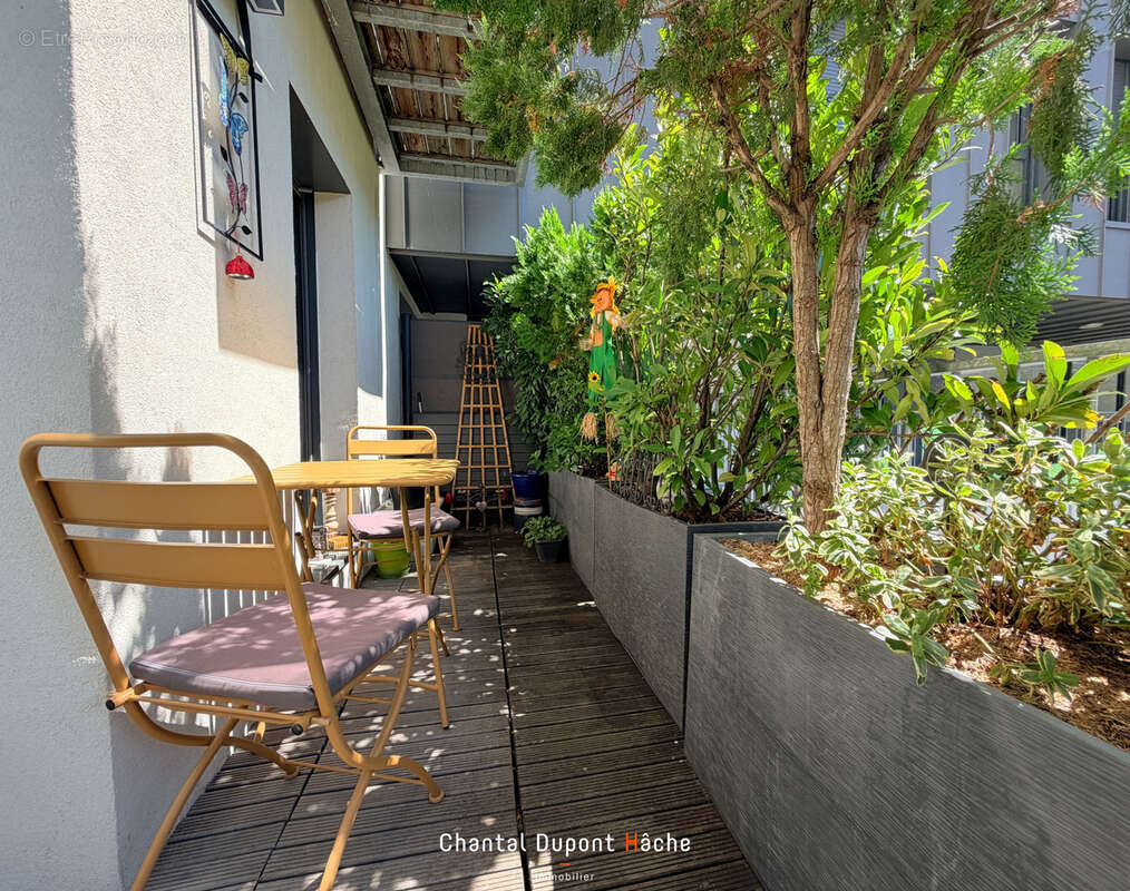 CHARTRES CENTRE VILLE - Appartement coup de cœur avec terrasse, parking sécurisé en sus. - photo 6