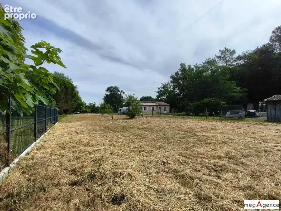 Terrain constructible de 1 667 m² à Saint-Girons-d'Aiguevives - photo 4