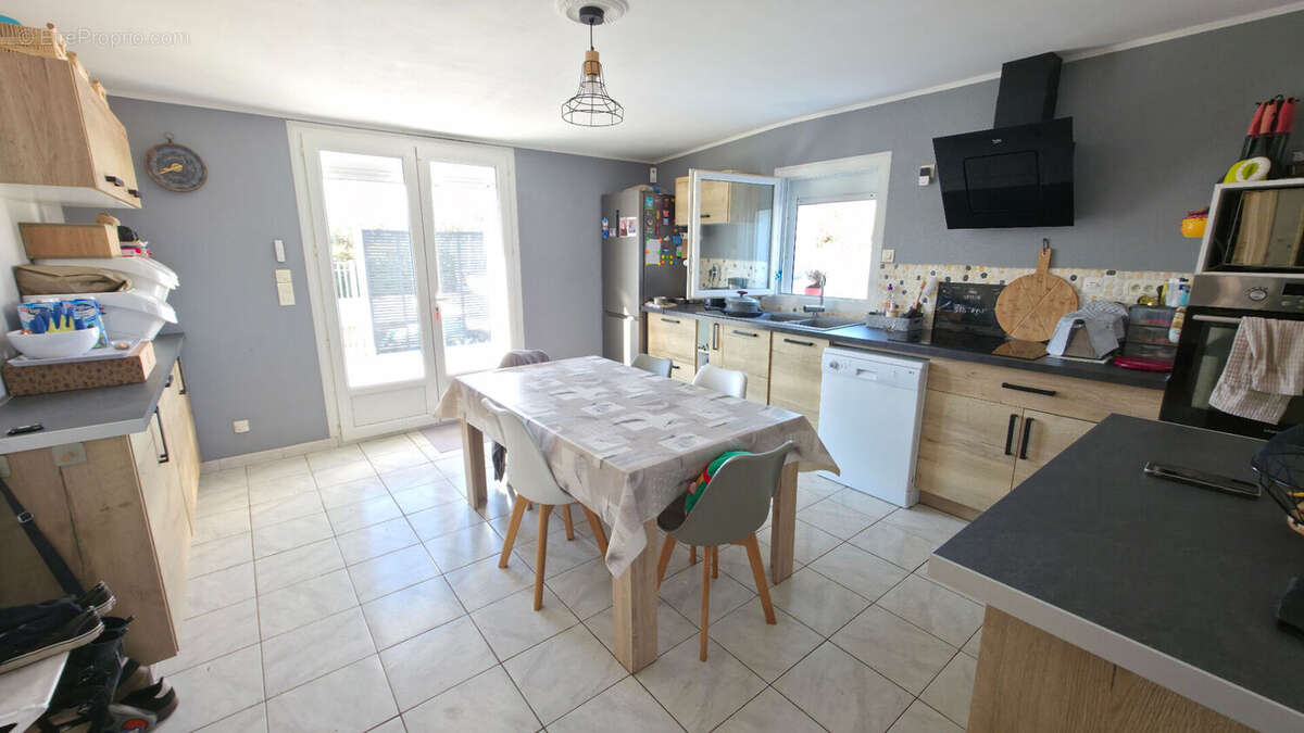 Grande maison familiale d'environ 135m² avec vie de plain-pied, jardin et piscine en campagne de Trignac - photo 8