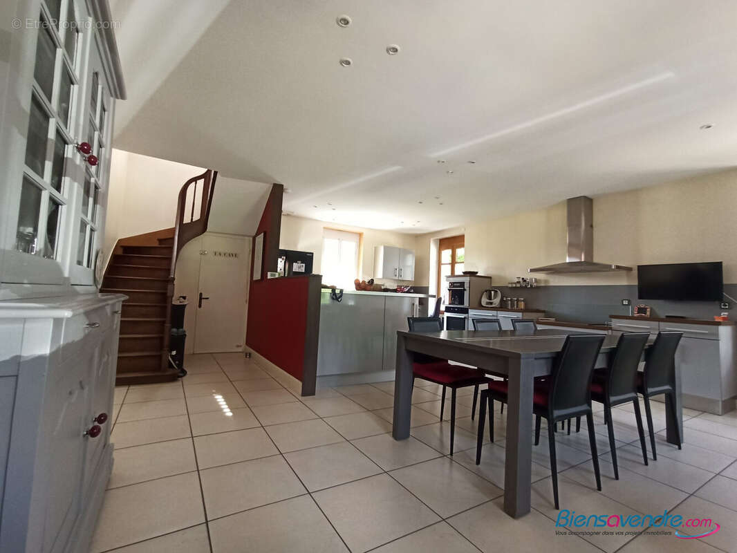 Maison 360 m² à Montbazon  - photo 5