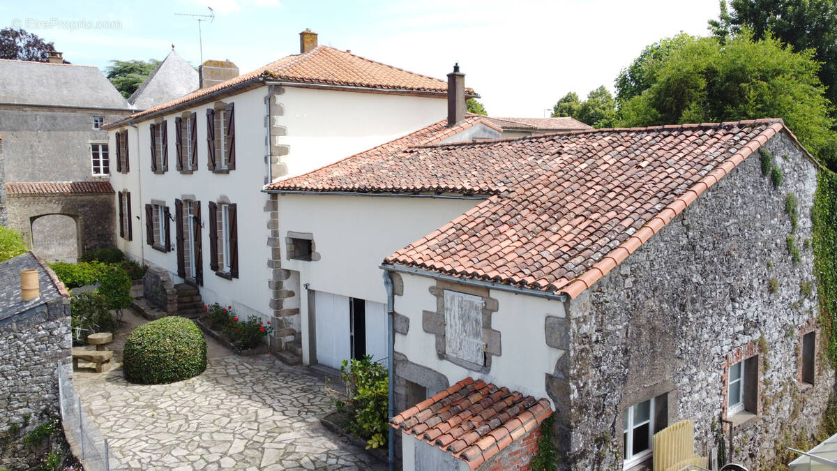 Maison à MORTAGNE-SUR-SEVRE
