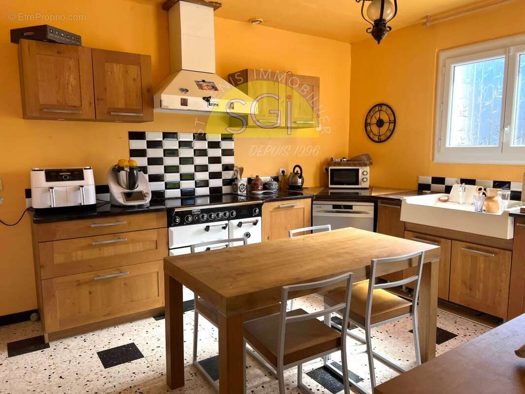 Maison à SAINT-GENIS-DES-FONTAINES