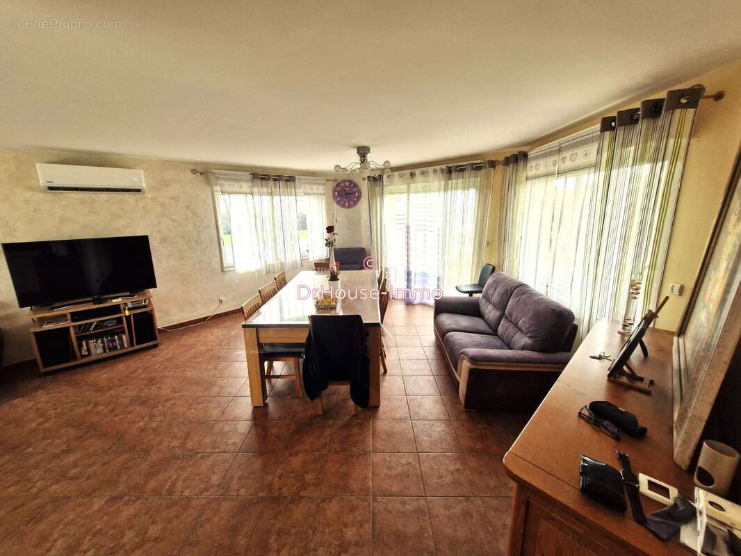 Maison à HORNOY-LE-BOURG