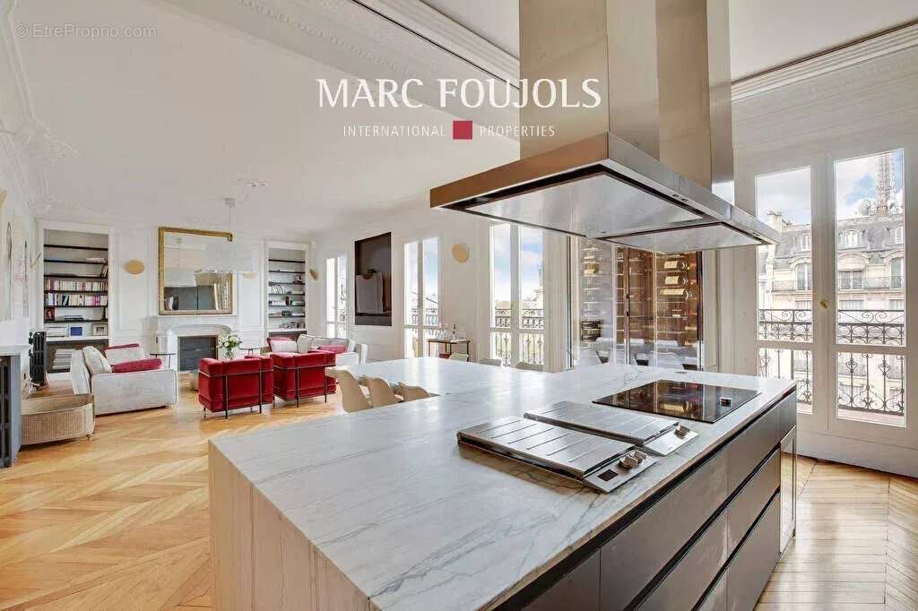 Appartement à PARIS-8E