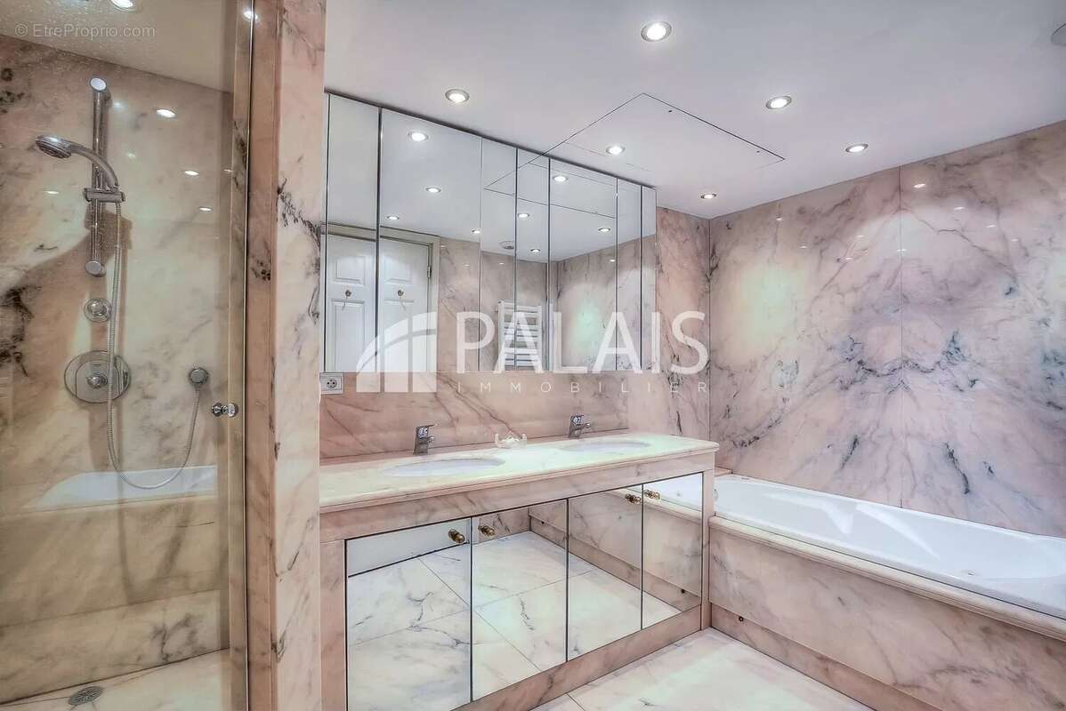 Appartement à SAINT-LAURENT-DU-VAR