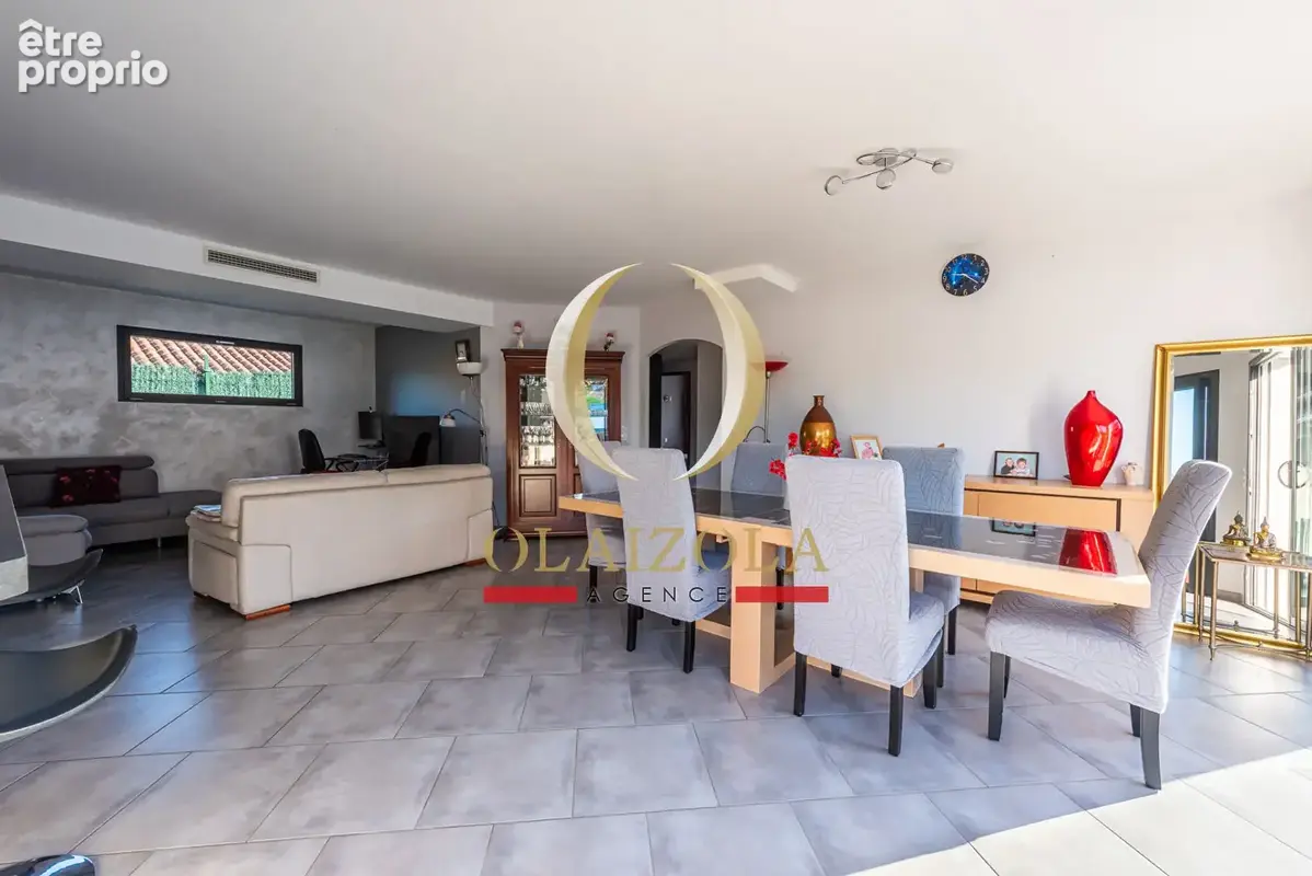 URRUGNE - Maison contemporaine de plain-pied avec piscine, entre océan et Corniche - photo 4