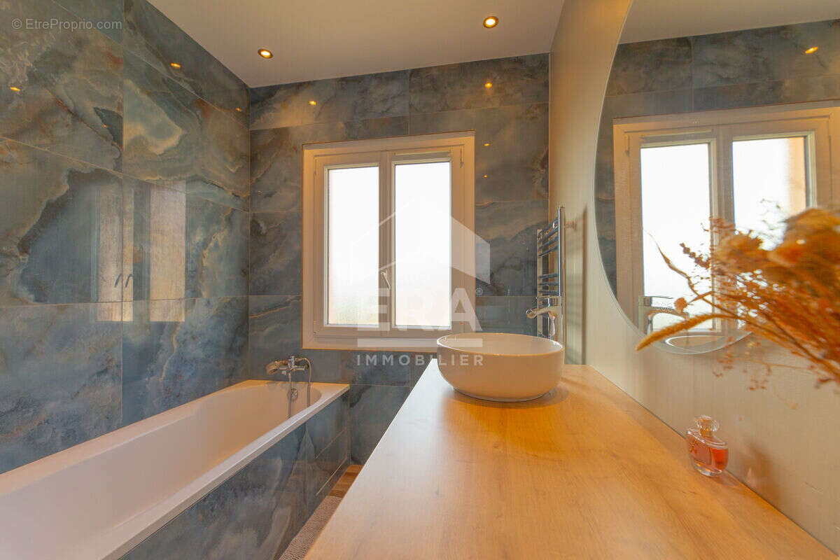 Appartement à MANDELIEU-LA-NAPOULE