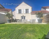 Maison à THIVERVAL-GRIGNON