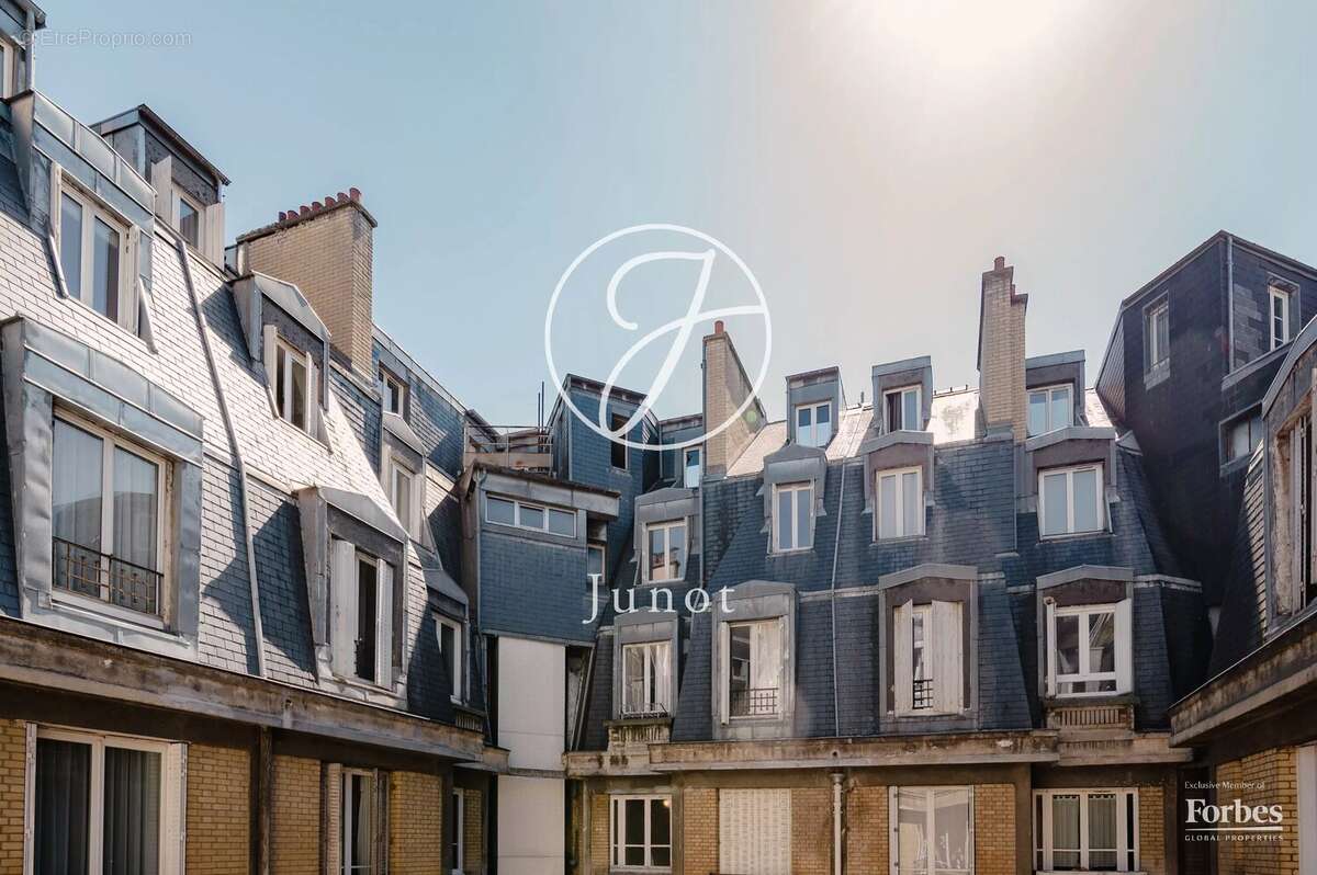 Appartement à PARIS-16E