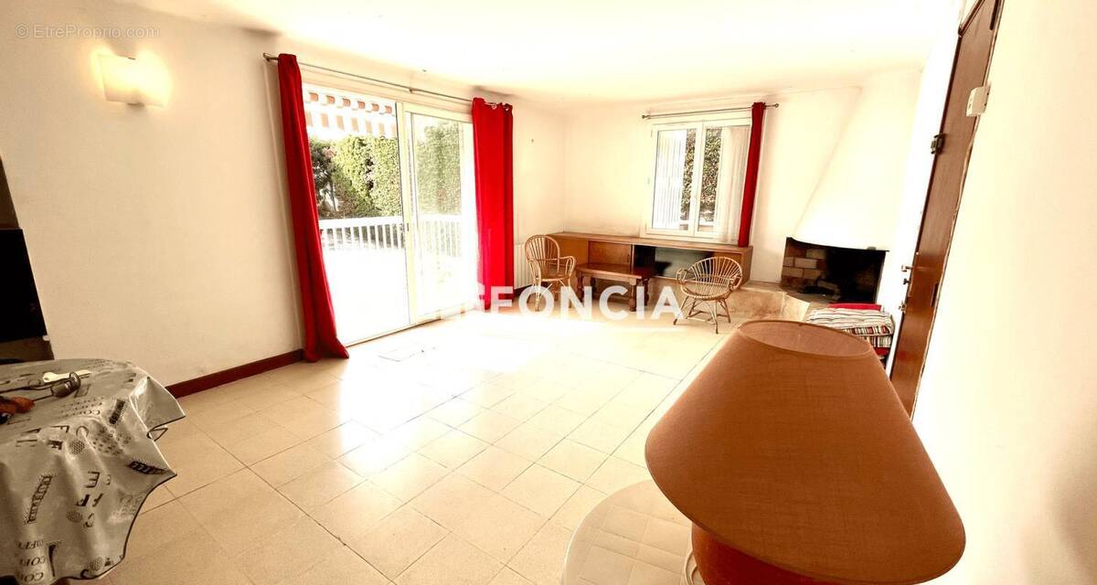 Appartement à SAINT-CYR-SUR-MER