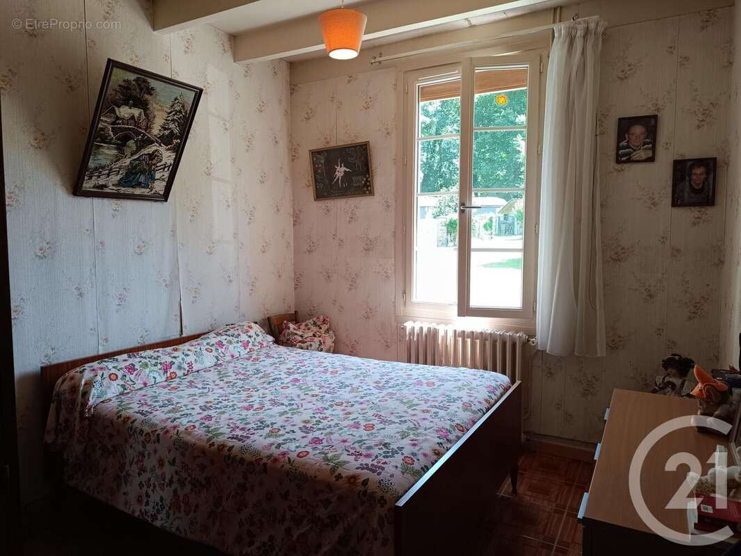 Maison 106 m² à Cercoux  - photo 4