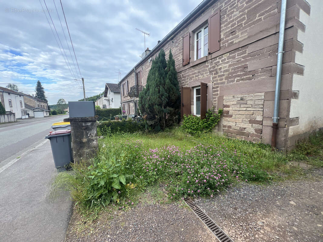 Appartement à RADDON-ET-CHAPENDU