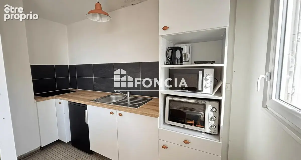 À Vendre – Appartement avec Vue Latérale sur la Mer - photo 2