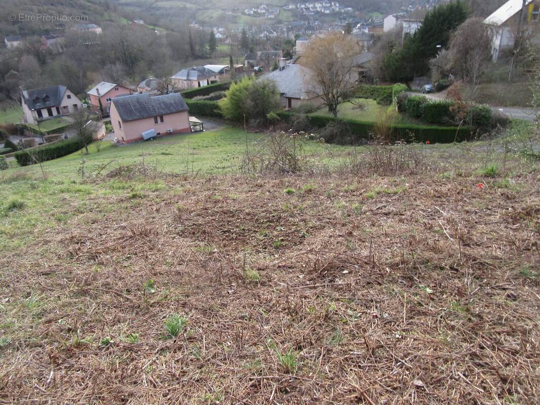 Terrain à MARCILLAC-VALLON