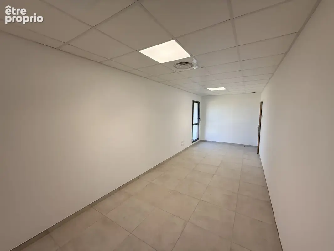 Bureau 21 m2 à Lorgues - photo 5