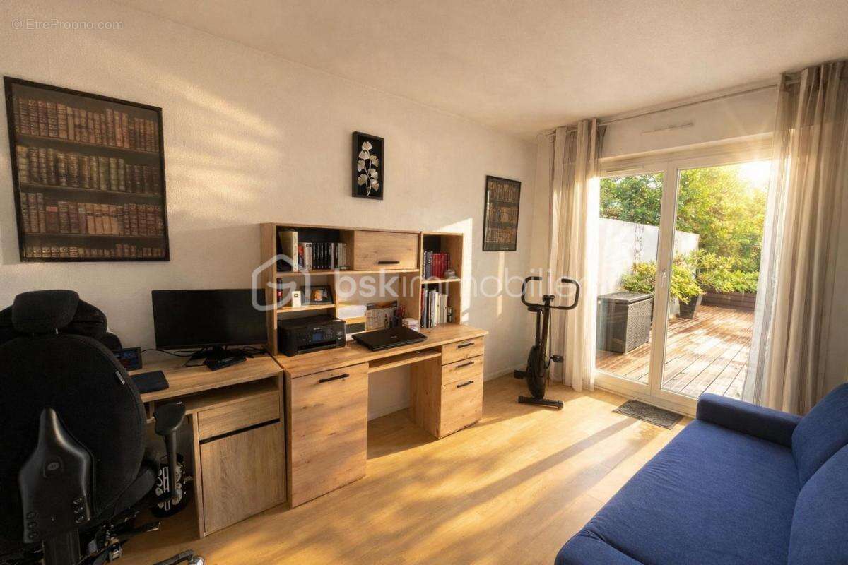 BEAU 3 PIECES avec TERRASSE de plus de 80 m2 ! - photo 5