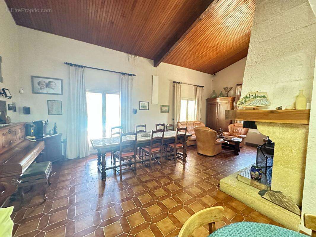 Maison à LA TOUR-D'AIGUES