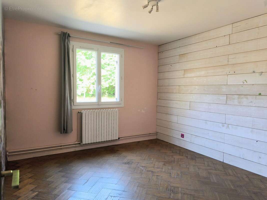 Maison 250 m² à Lussac  - photo 8