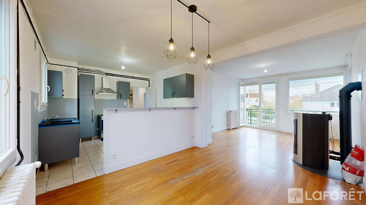 Appartement à YZEURE