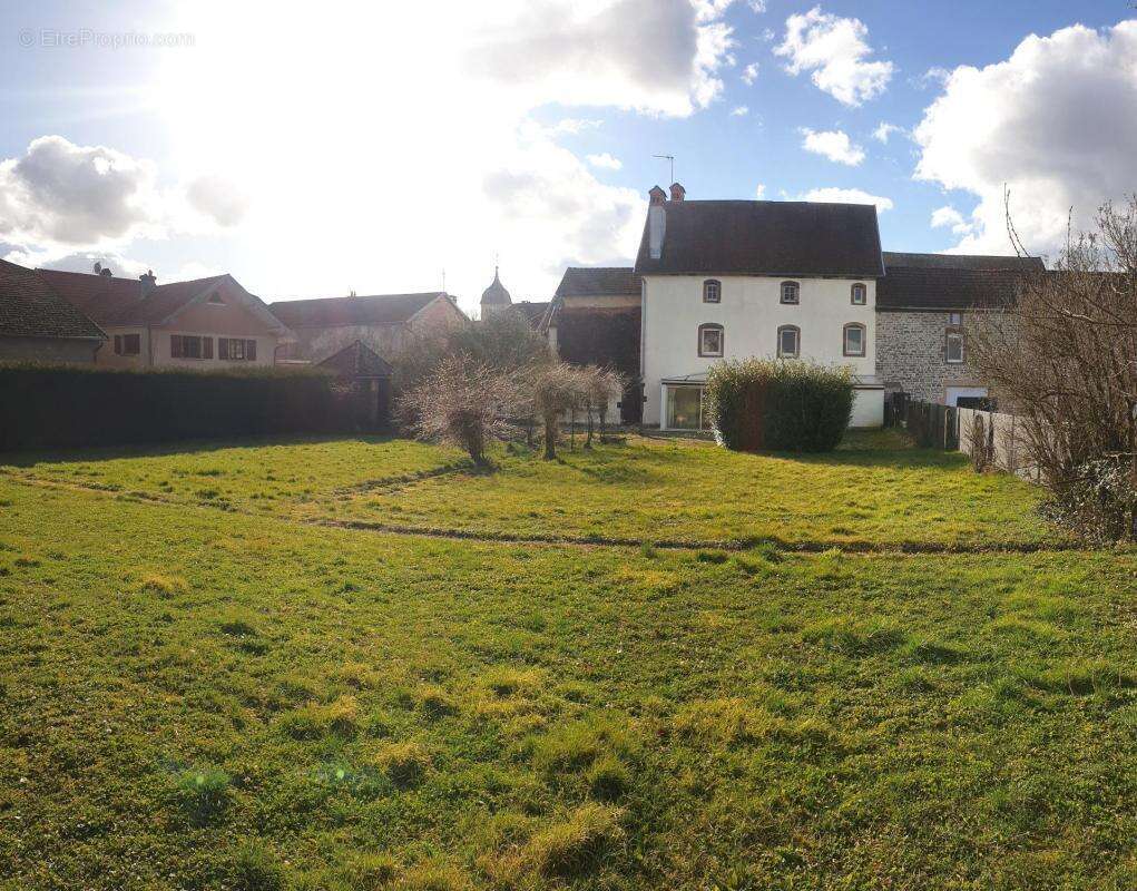 Maison à CONFLANS-SUR-LANTERNE