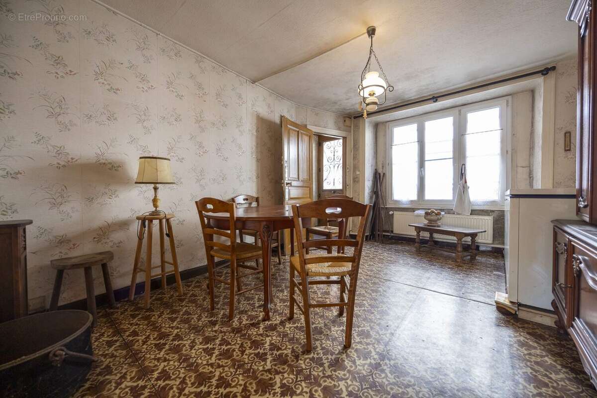 Maison 101 m² à Pleaux  - photo 2