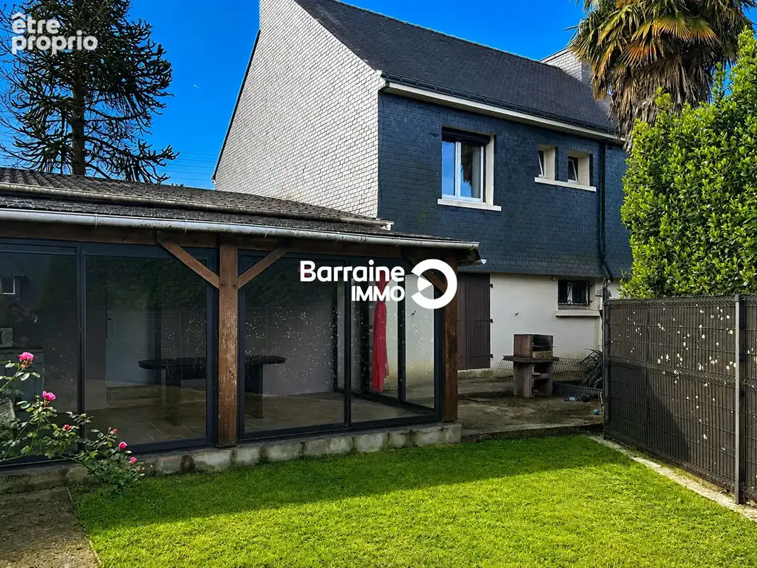 Inzinzac lochrist - maison des annees 60 non mitoyenne sur terrain de 590m² avec 2 garages - photo 1