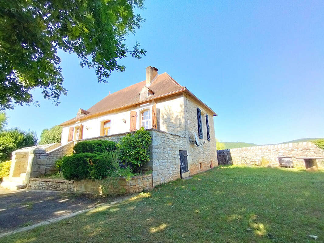 Maison à LES JUNIES