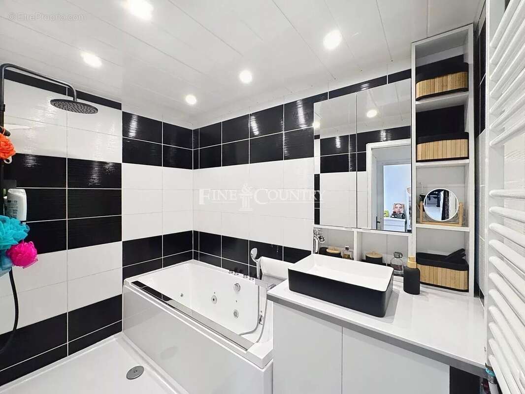 Appartement à VALLAURIS