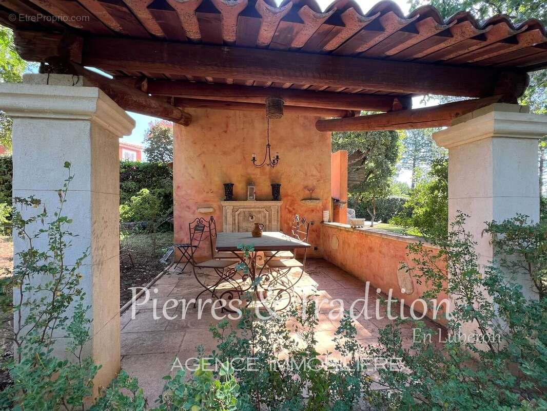Maison à ROUSSILLON