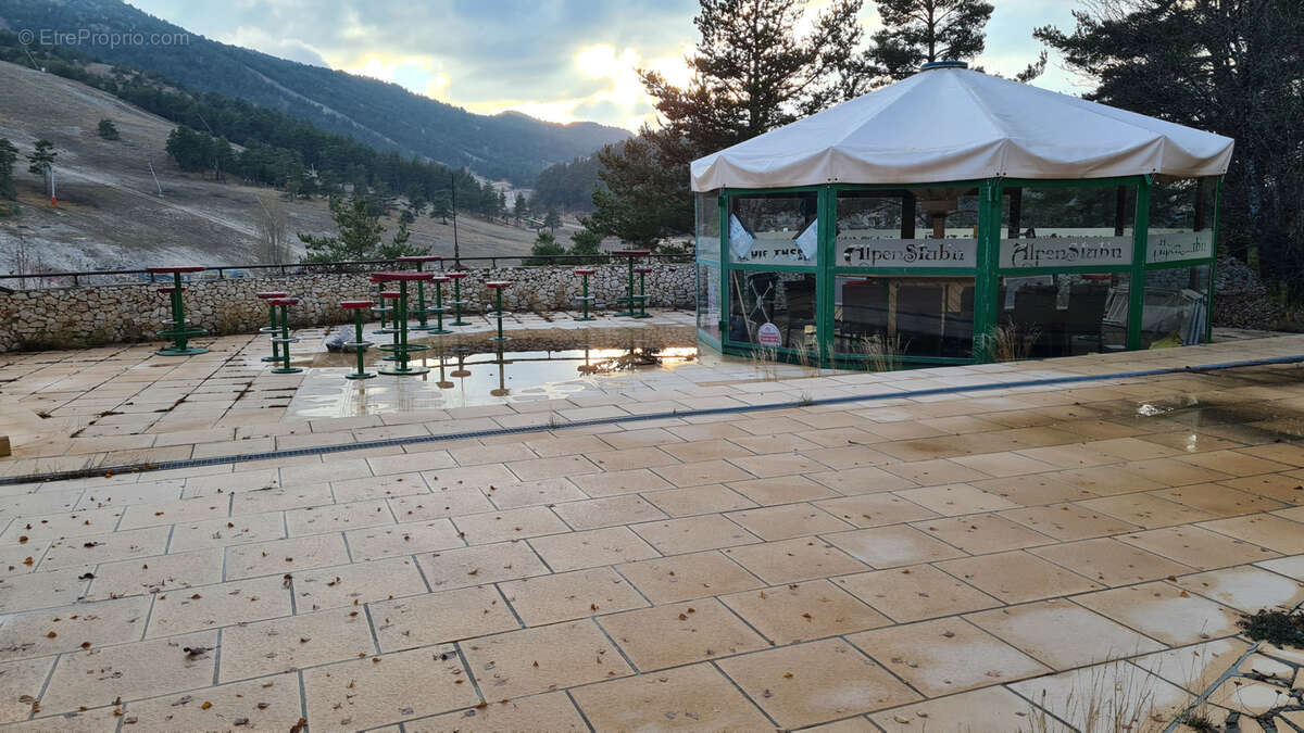 Commerce à GREOLIERES