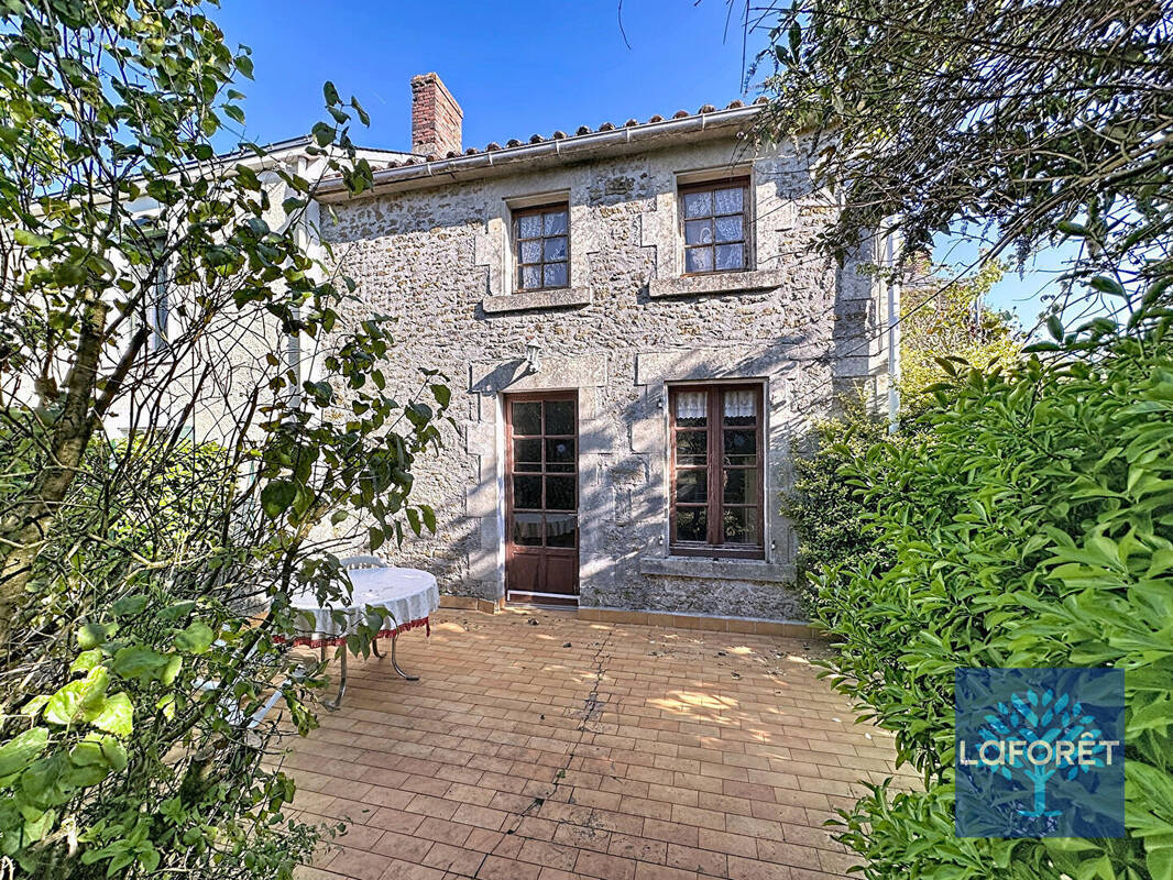 Maison à BAZOGES-EN-PAREDS