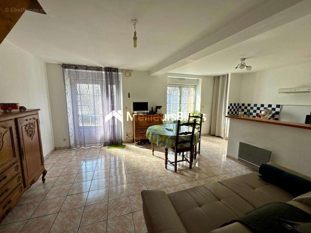 Maison à SAINT-GEORGES-BUTTAVENT