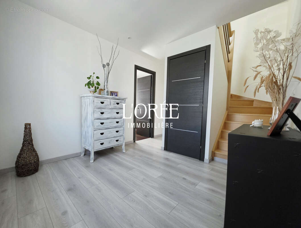 Immeuble mixte - 297 m2 - habitation + local commercial + garage double - photo 9