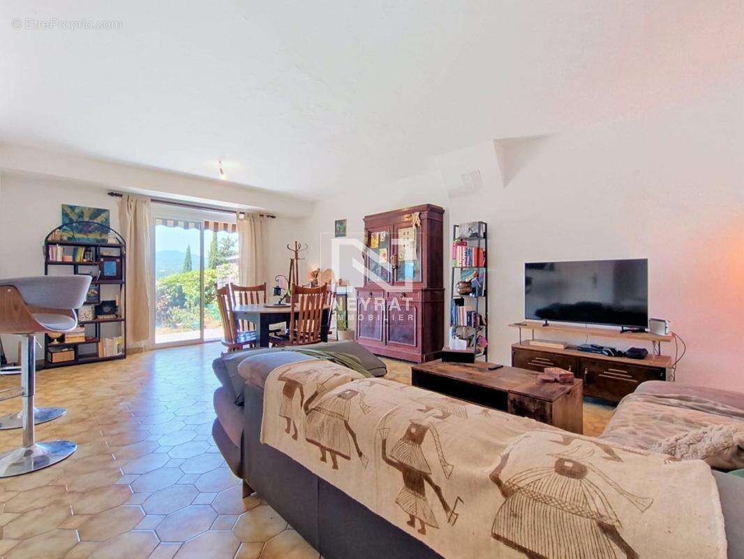 FAYENCE – Maison familiale - TRIPLEX avec jardin et superbe vue dégagée - photo 8
